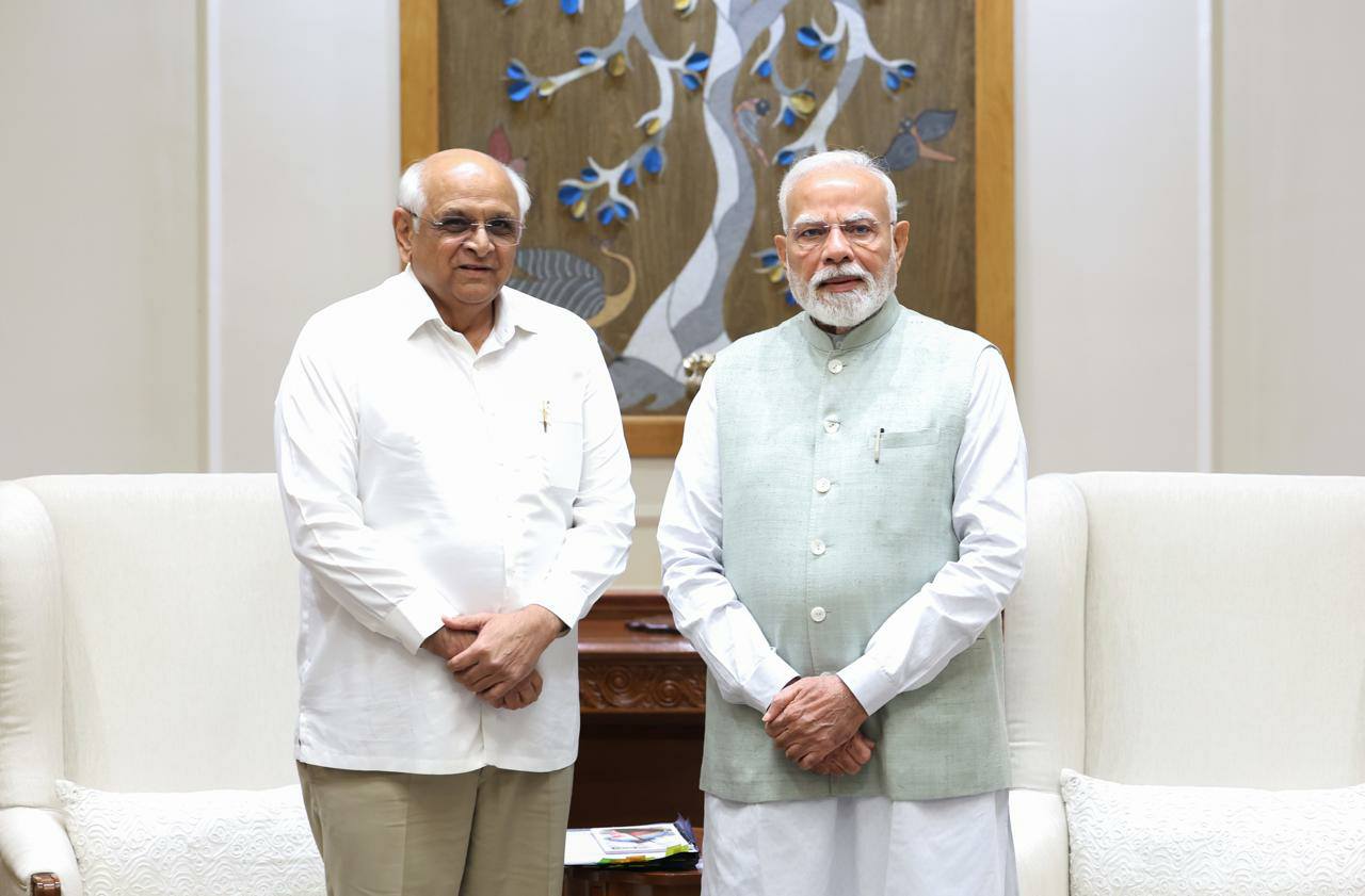 વિશ્વના સર્વાધિક લોકપ્રિય રાજનેતા, ભારતના યશસ્વી વડાપ્રધાન આદરણીય શ્રી નરેન્દ્રભાઈ મોદી સાહેબ સાથે નવી દિલ્હી ખાતે મુલાકાત ઊર્જાથી સભર બની રહી. ગુજરાતના સર્વાંગીણ વિકાસના વિવિધ આયામો અંગે તેમની સાથે ચર્ચા કરી. સેચ્યુરેશનના અભિગમ સાથે છેવાડાના પ્રત્યેક લાભાર્થી સુધી કેન્દ્ર અને રાજ્યની યોજનાઓના લાભ ઝડપથી પહોંચાડી શકાય તે અંગે તેઓશ્રીનું માર્ગદર્શન પ્રાપ્ત કર્યું.